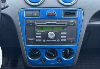 Подержанный автомобиль Ford Fusion 2006 года (14 фото)