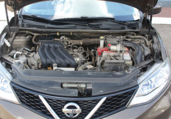 Подержанный автомобиль Nissan Tiida Hatchback 2015 года (15 фото)