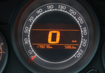 Подержанный автомобиль Citroen C4 Sedan 2013 года (18 фото)