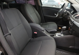 Подержанный автомобиль Renault Fluence 2010 года (10 фото)