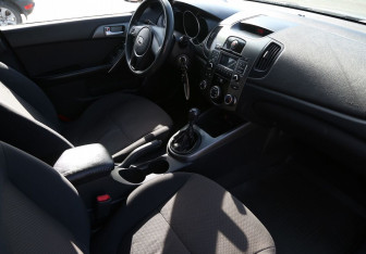 Подержанный автомобиль Kia Cerato Sedan 2010 года (9 фото)