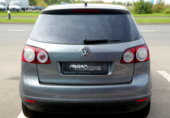 Подержанный автомобиль Volkswagen Golf Plus 2008 года (5 фото)