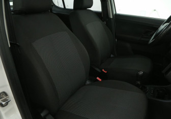 Подержанный автомобиль Skoda Fabia Hatchback 2014 года (10 фото)
