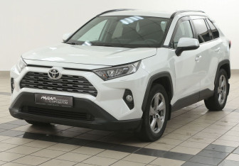 Подержанный автомобиль Toyota RAV4 2020 года (8 фото)
