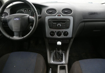 Подержанный автомобиль Ford Focus Sedan 2007 года (12 фото)