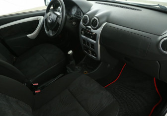 Подержанный автомобиль Renault Sandero 2011 года (9 фото)