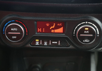 Подержанный автомобиль Kia Rio Sedan 2013 года (19 фото)