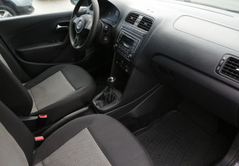 Подержанный автомобиль Volkswagen Polo Sedan 2014 года (9 фото)