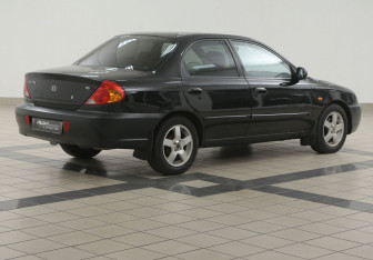 Подержанный автомобиль Kia Spectra Sedan 2006 года (4 фото)
