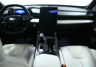 Подержанный автомобиль Geely Atlas 2023 года (8 фото)