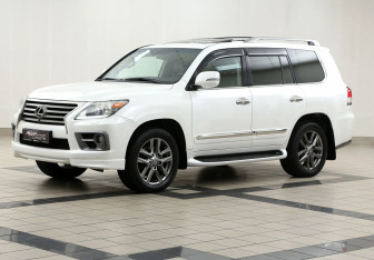 Подержанный автомобиль Lexus LX 2012 года (8 фото)