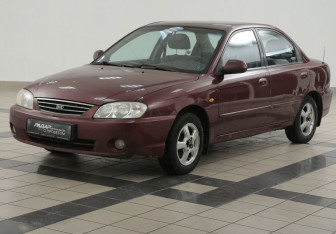 Подержанный автомобиль Kia Spectra Sedan 2006 года (8 фото)