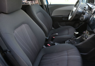 Подержанный автомобиль Chevrolet Aveo Sedan 2012 года (10 фото)