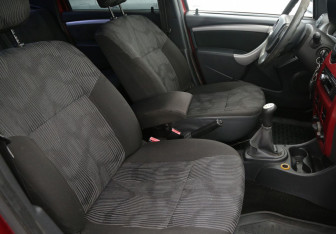 Подержанный автомобиль Renault Logan Sedan 2010 года (10 фото)