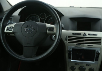 Подержанный автомобиль Opel Astra Hatchback 2008 года (14 фото)
