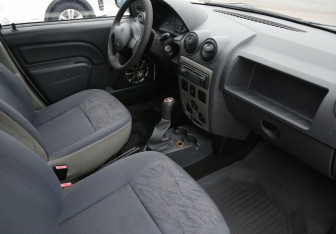 Подержанный автомобиль Renault Logan Sedan 2007 года (9 фото)