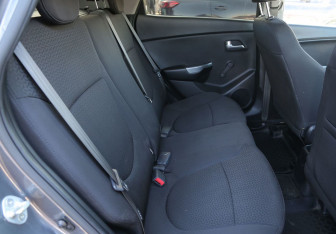 Подержанный автомобиль Kia Rio Sedan 2014 года (11 фото)