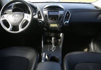 Подержанный автомобиль Hyundai ix35 2010 года (12 фото)