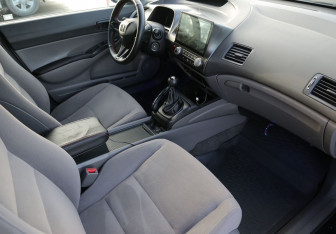 Подержанный автомобиль Honda Civic Sedan 2008 года (9 фото)