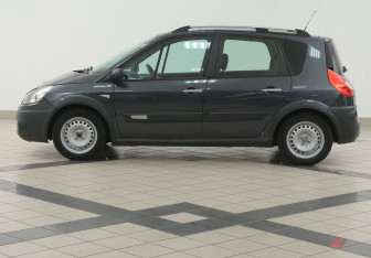 Подержанный автомобиль Renault Scenic 2008 года (7 фото)