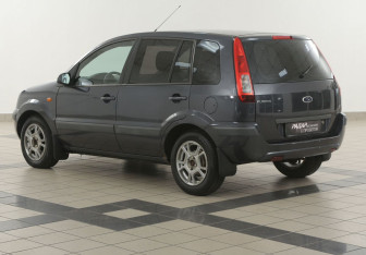 Подержанный автомобиль Ford Fusion 2008 года (2 фото)