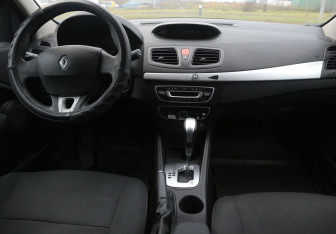 Подержанный автомобиль Renault Fluence 2010 года (12 фото)