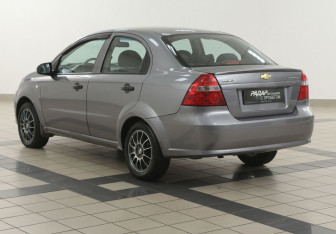 Подержанный автомобиль Chevrolet Aveo Sedan 2010 года (2 фото)
