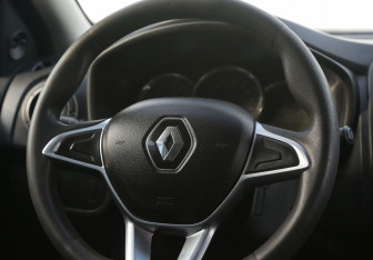 Подержанный автомобиль Renault Logan Sedan 2019 года (15 фото)