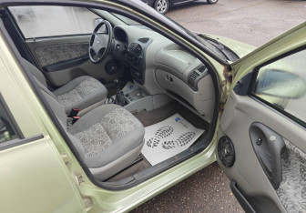 Подержанный автомобиль LADA (ВАЗ) Kalina Sedan 2006 года (9 фото)