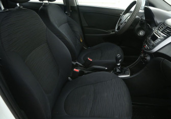 Подержанный автомобиль Hyundai Solaris Sedan 2014 года (10 фото)