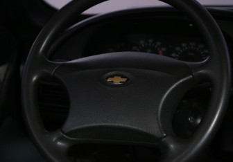 Подержанный автомобиль Chevrolet Niva 2004 года (16 фото)