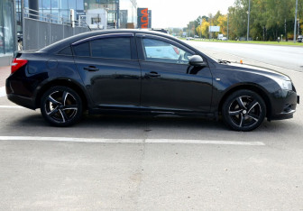 Подержанный автомобиль Chevrolet Cruze Sedan 2011 года (7 фото)