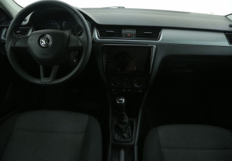 Подержанный автомобиль Skoda Rapid Liftback 2018 года (12 фото)