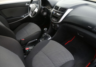 Подержанный автомобиль Hyundai Solaris Sedan 2012 года (9 фото)