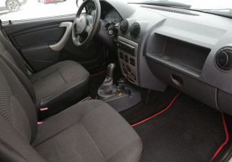 Подержанный автомобиль Renault Logan Sedan 2007 года (9 фото)