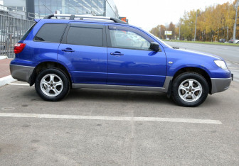 Подержанный автомобиль Mitsubishi Outlander 2007 года (7 фото)