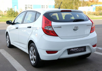 Подержанный автомобиль Hyundai Solaris Hatchback 2013 года (4 фото)