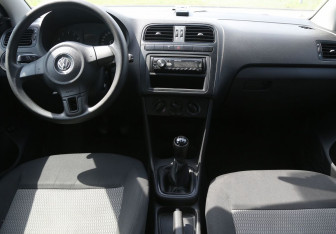 Подержанный автомобиль Volkswagen Polo Sedan 2013 года (12 фото)