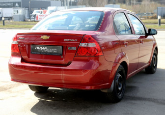 Подержанный автомобиль Chevrolet Aveo Sedan 2006 года (6 фото)