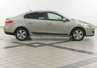 Подержанный автомобиль Renault Fluence 2013 года (5 фото)