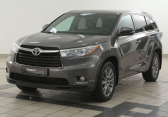 Подержанный автомобиль Toyota Highlander 2014 года (8 фото)