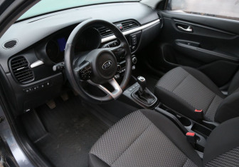 Подержанный автомобиль Kia Rio Hatchback 2020 года (13 фото)