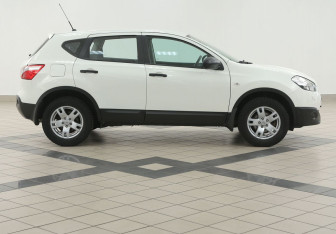 Подержанный автомобиль Nissan Qashqai 2013 года (5 фото)