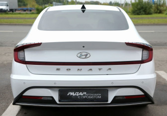 Подержанный автомобиль Hyundai Sonata 2021 года (5 фото)
