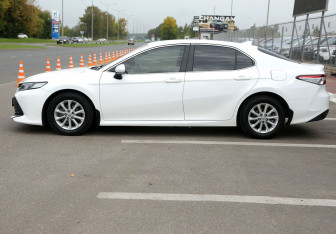Подержанный автомобиль Toyota Camry Sedan 2018 года (8 фото)