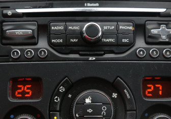 Подержанный автомобиль Peugeot 3008 2011 года (15 фото)