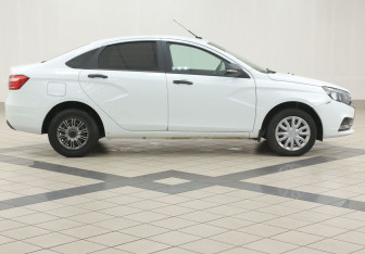 Подержанный автомобиль LADA (ВАЗ) Vesta Sedan 2018 года (5 фото)