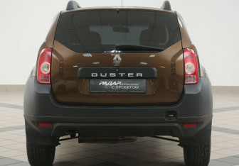 Подержанный автомобиль Renault Duster 2014 года (3 фото)