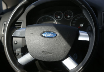 Подержанный автомобиль Ford C-MAX 2006 года (16 фото)
