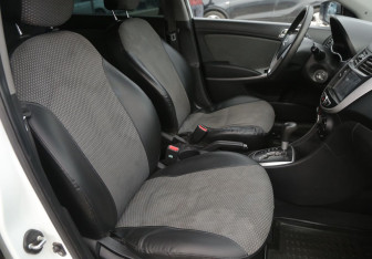 Подержанный автомобиль Hyundai Solaris Sedan 2011 года (10 фото)